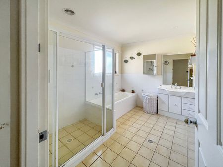 Move in on Moola - Photo 3