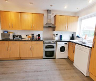 3 bedroom semi-detached house to rent - Photo 5