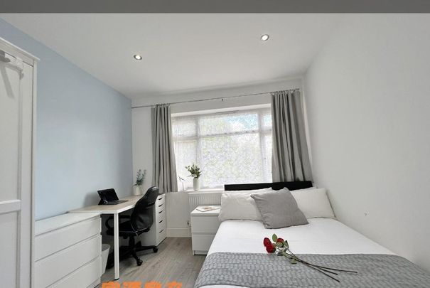 1 bedroom in a house share to rent - Photo 1