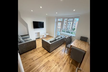 3 Bed Flat, Darlington House, SW8 - Photo 3