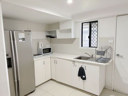 1 unit of a Dual Living House for Rent - Sunnybank Hills - Photo 4