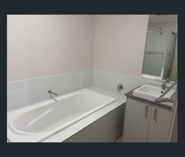 MODERN 4 BEDROOM HOME - Photo 6