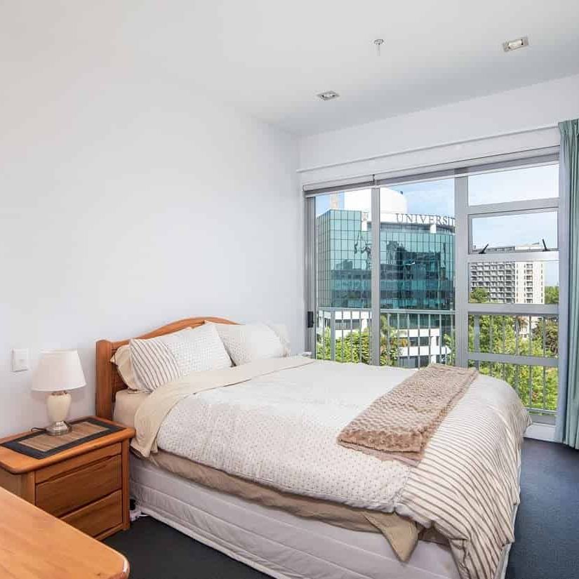 Easy move, Fully furnished and CBD Convenient! - Photo 1