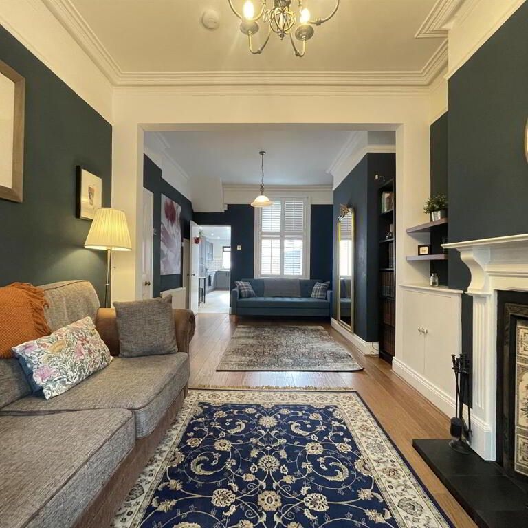 12 Adelaide Avenue, Lisburn Road, Belfast, BT9 7FY - Photo 1
