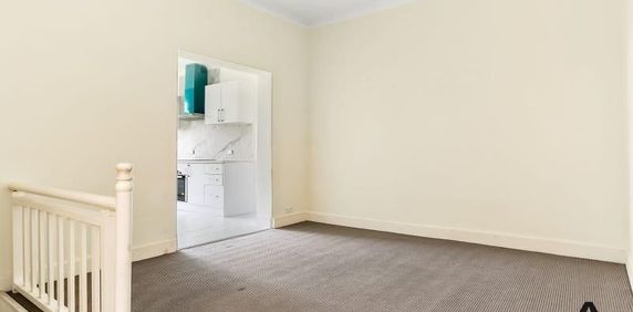 One bedroom apartment plus study in the heart of Woollahra Village - Photo 2