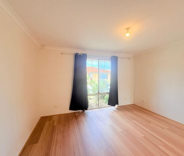 Spacious 3-Bedroom Villa with Modern Amenities - Photo 2