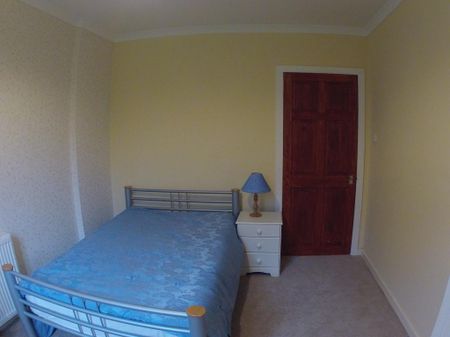 5 bedroom bungalow to rent - Photo 4