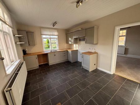 4 bedroom detached house to rent - Photo 5