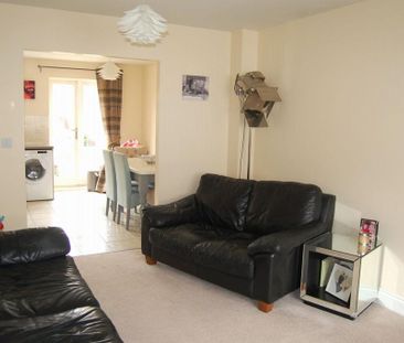 3 bedroom end of terrace house to rent - Photo 2