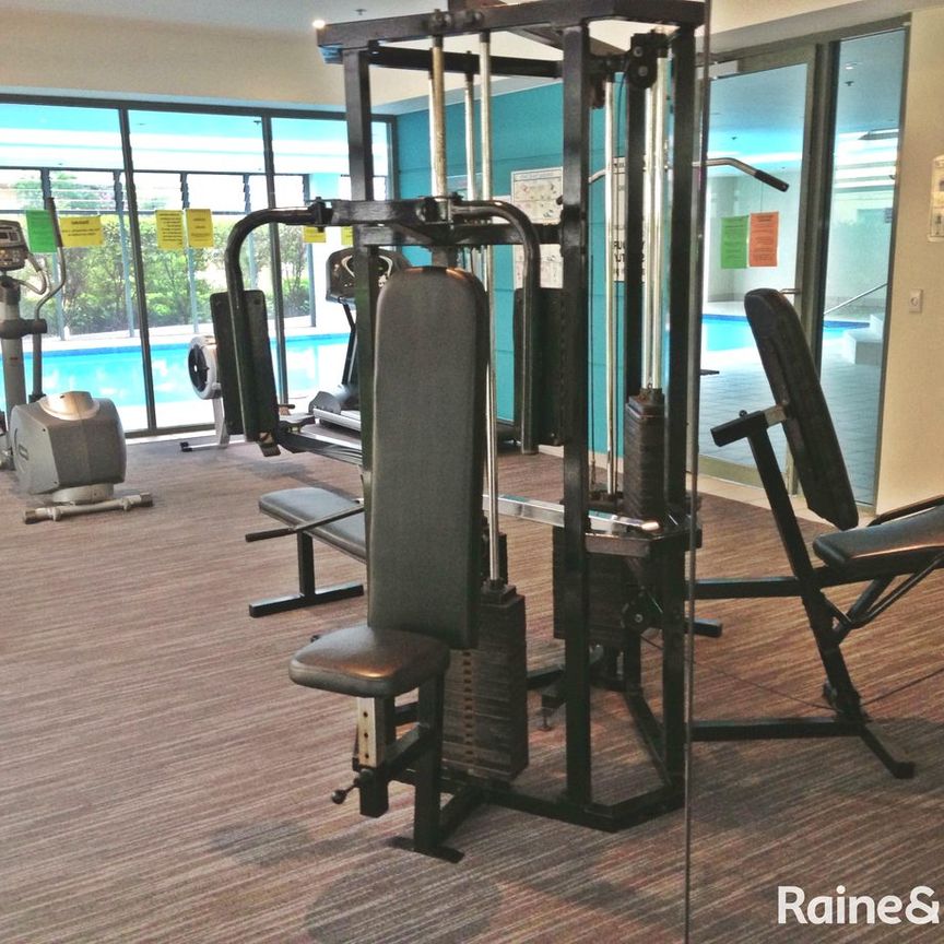 Modern Two-Bedroom Apartment in Prime Location - Photo 1