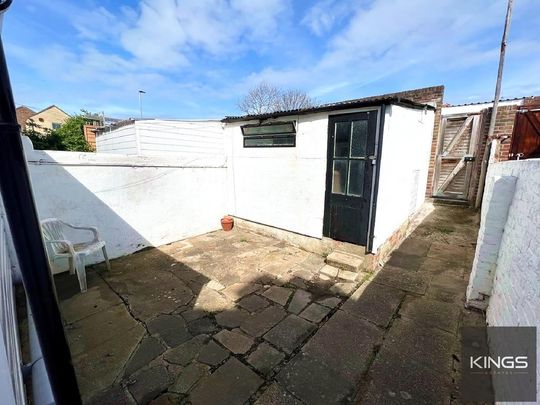 4 bedroom terraced house to rent - Photo 1