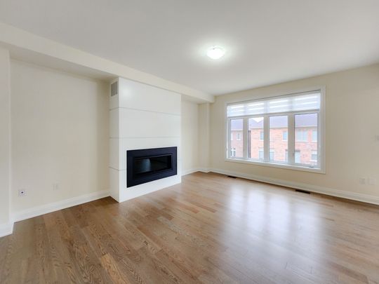 For Lease - 72 Kentledge Avenue, East Gwillimbury, Ontario - Photo 1