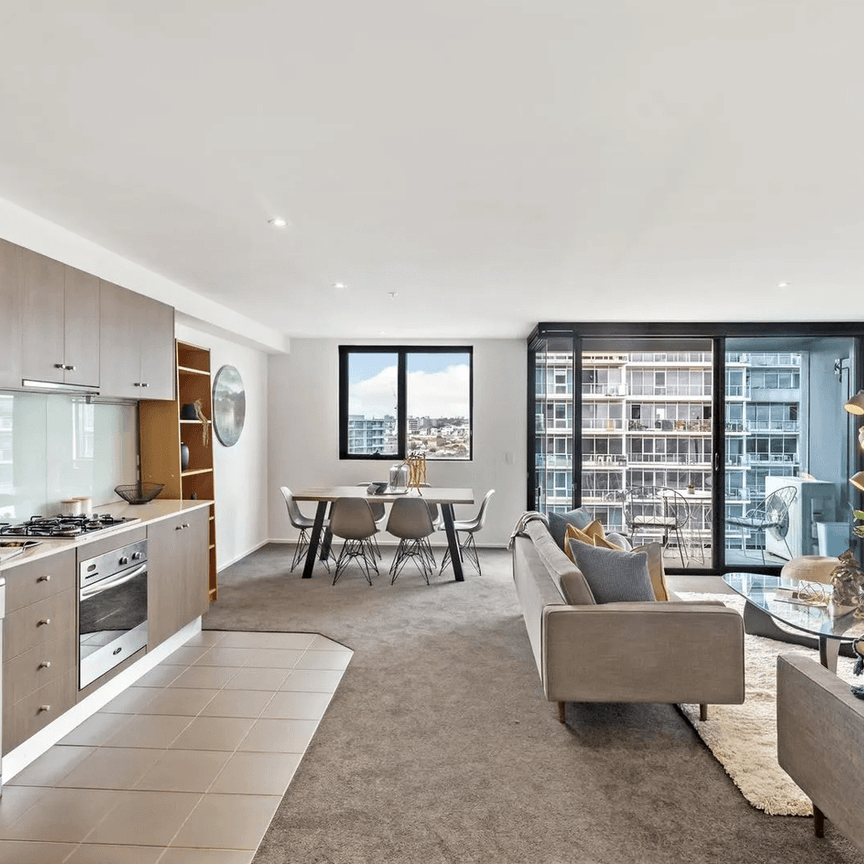 Unfurnished - Oversized One Bedroom With Building Amenities, In Prime Location - Photo 1