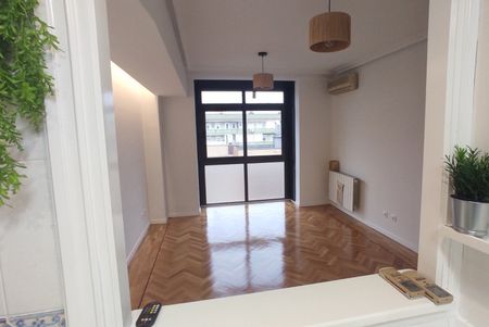 Piso de alquiler en Adelfas - Photo 2