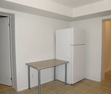 2 BR lovely partially furnished apartment @ Bathurst & Sheppard- $2200 - Photo 3