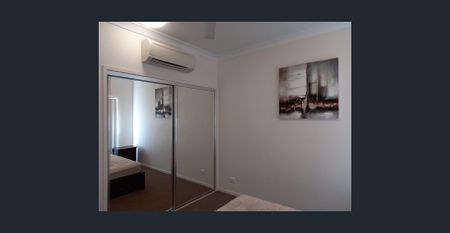 Modern Furnished Ground Floor Unit – Comfort & Convenience - Photo 4