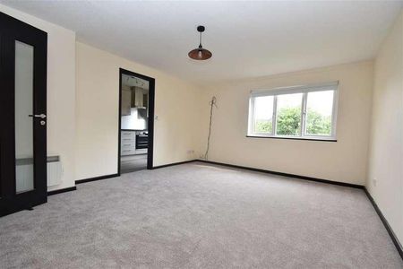 Whitecroft, Horley, RH6 - Photo 3