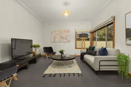 Simplistic Charm & Functional Living. - Photo 2