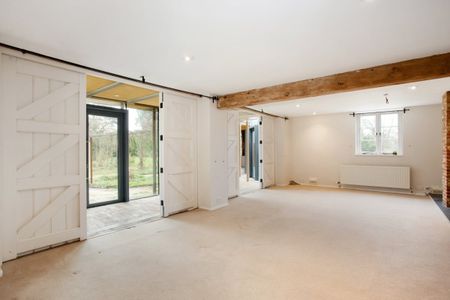 6 bedroom detached house to rent - Photo 2