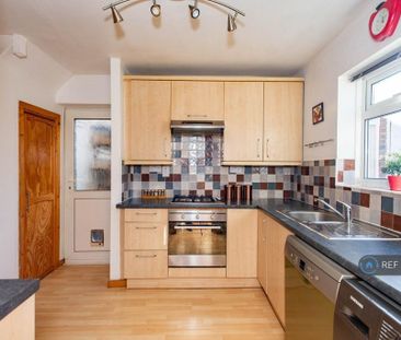 3 bedroom semi-detached house to rent - Photo 4
