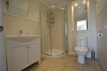 4 bedroom semi-detached house to rent - Photo 3