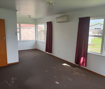 Central, sunny and well-maintained 2 Bedroom Unit. - Photo 1