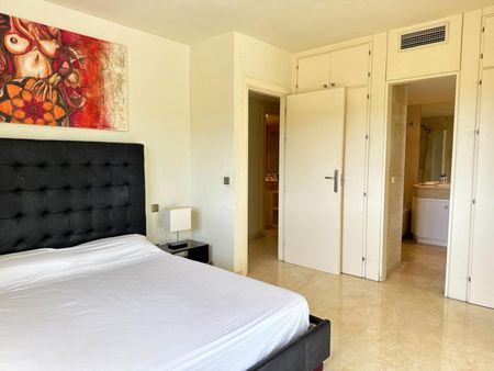 Alquiler Apartamento en Este - Golf Río Real, Marbella - Photo 3