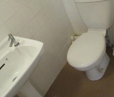 1 bedroom property to rent - Photo 5