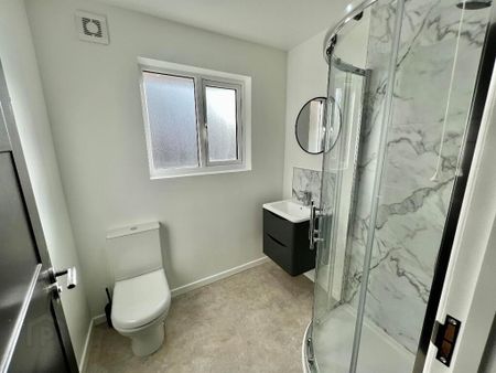 17 Hillsborough Gardens, Belfast, BT6 9DT - Photo 4