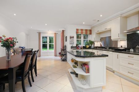 Grange Place, Walton On Thames, Surrey, KT12 - Photo 5