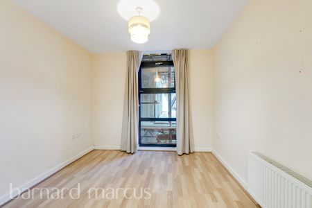 Scott Avenue, London - Photo 2