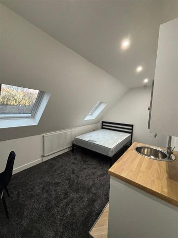 1 bedroom in a house share to rent - Photo 3