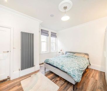 Vicarage Park, SE18, London - Photo 3