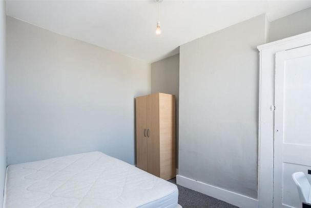 5 bedroom semi-detached house to rent - Photo 1