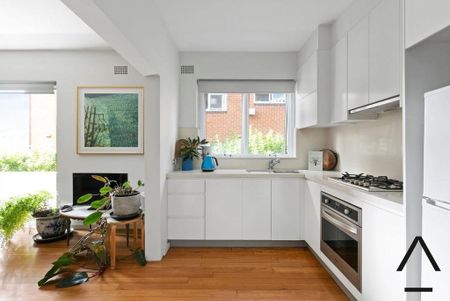 Oversized Coastal Retreat – Space, Style & Location - Photo 5