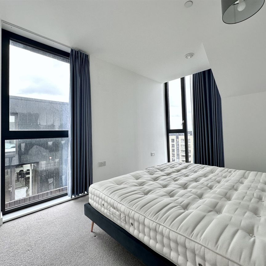 Forrester Way, London - Photo 1