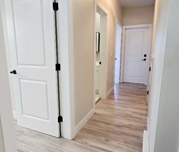 Glenrosa: Silver Way walkout suite 2bd 1 bath - Photo 5