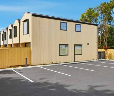 Modern 2-Bedroom, 2-Bathroom Townhouse - Photo 5