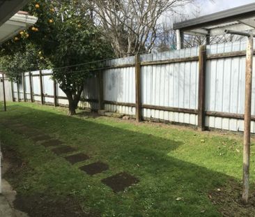 Tidy sunny two bedroom unit - Photo 2