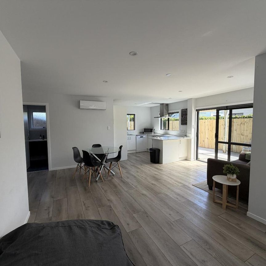 Modern Downstairs Flat in Whitianga - Photo 1