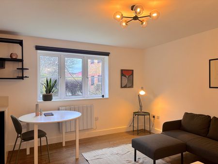 2 Bed Flat, John Williams Close, SE14 - Photo 5