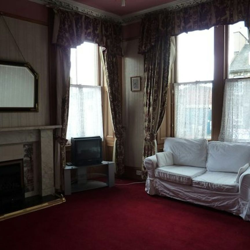 Flat to rent on - Photo 1