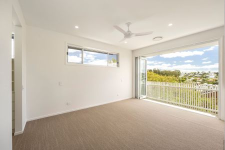 Luxury Living With Brisbane's Best Views - 3 Bed | 2.5 Bath | 3 Car | Premium Inclusions - Photo 5