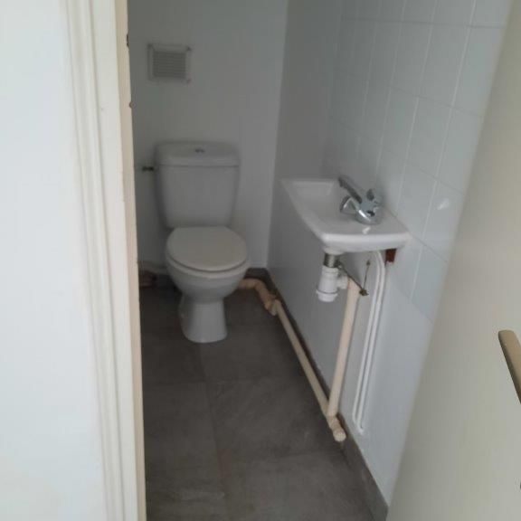 Studio entièrement rénové avec balcon et parking - Photo 1