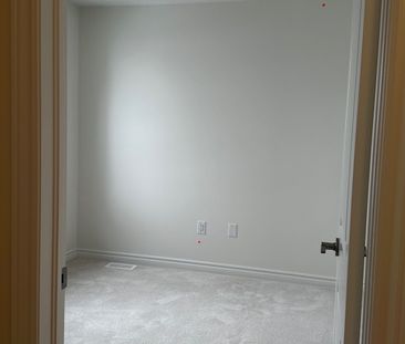 For Lease - 7 Phoenix Boulevard, Barrie, Ontario - Photo 3