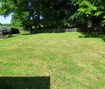 2 bedroom semi-detached house to rent - Photo 5