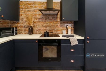 1 bedroom in a house share to rent - Photo 4