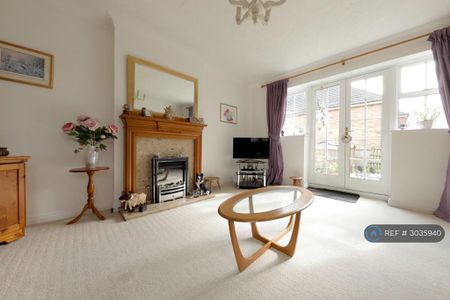 2 bedroom end of terrace house to rent - Photo 2