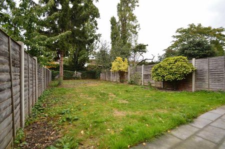 1 bedroom in a house share to rent - Photo 2