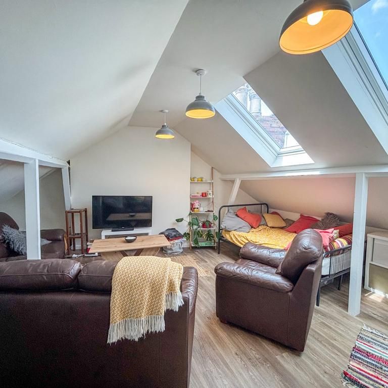 2 bedroom maisonette to rent - Photo 1